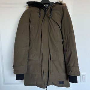 Aritzia - TNA Parka in Khaki Green
